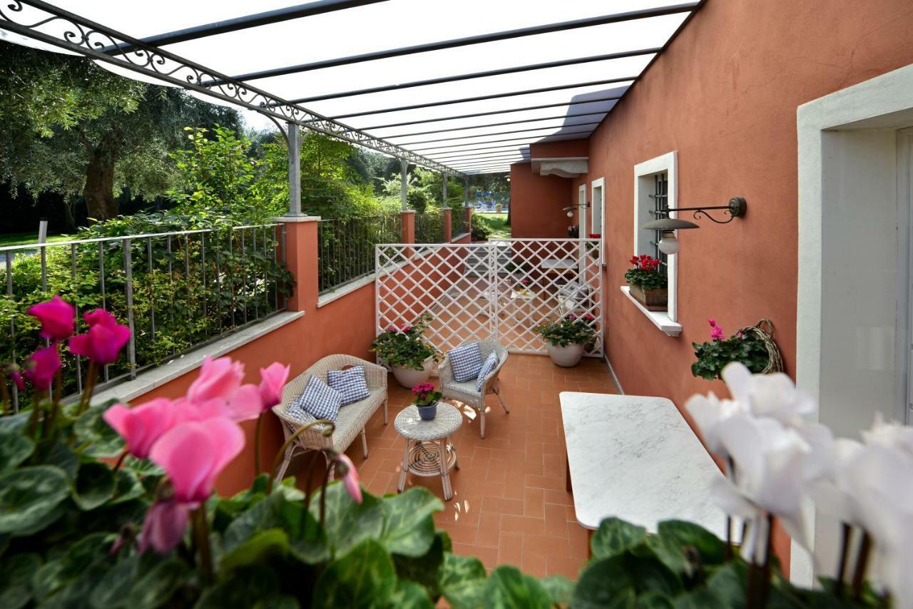 In Versilia سيرافيزا المظهر الخارجي الصورة